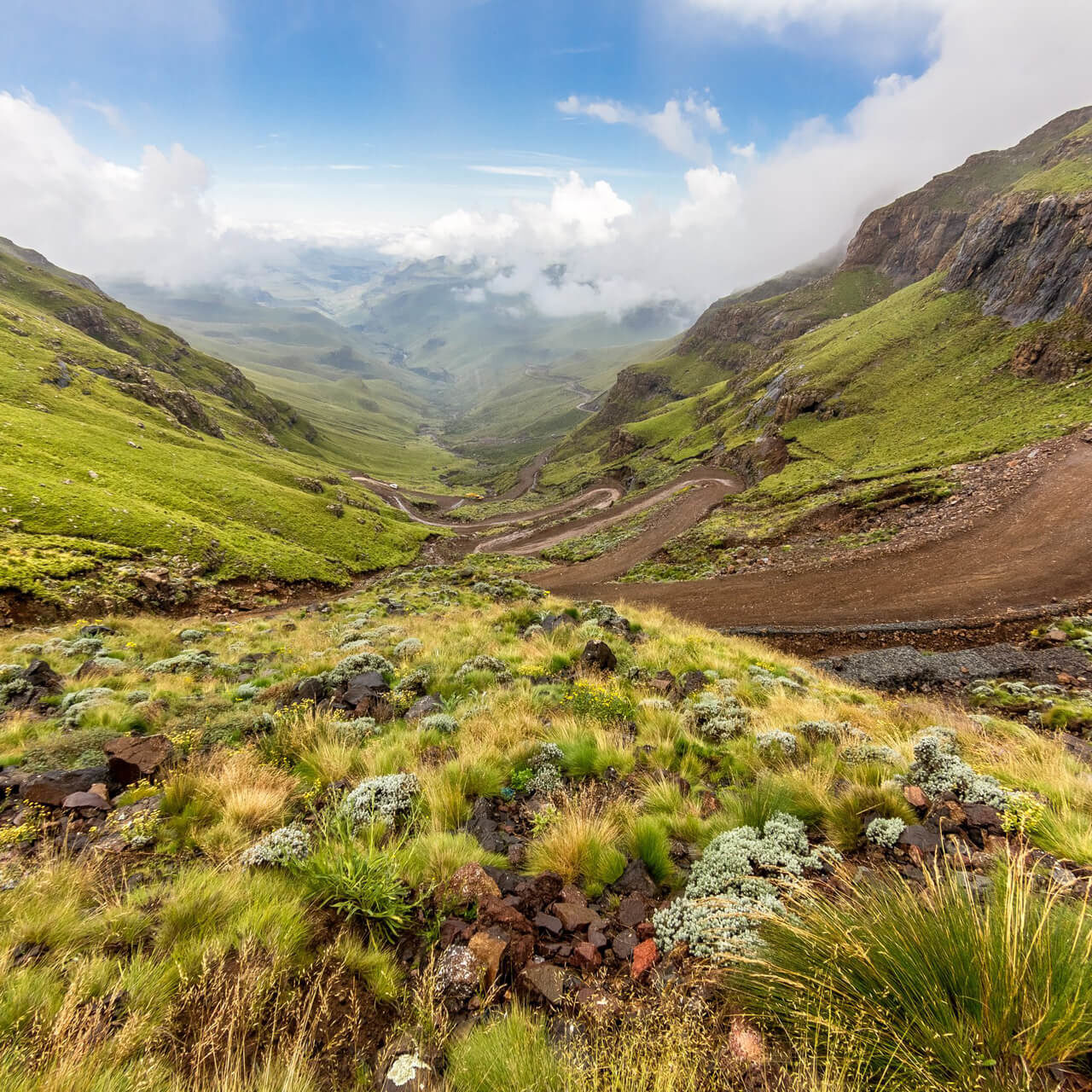 Sani+Pass+Mountain+road+between+Lesotho+and+South+Africa